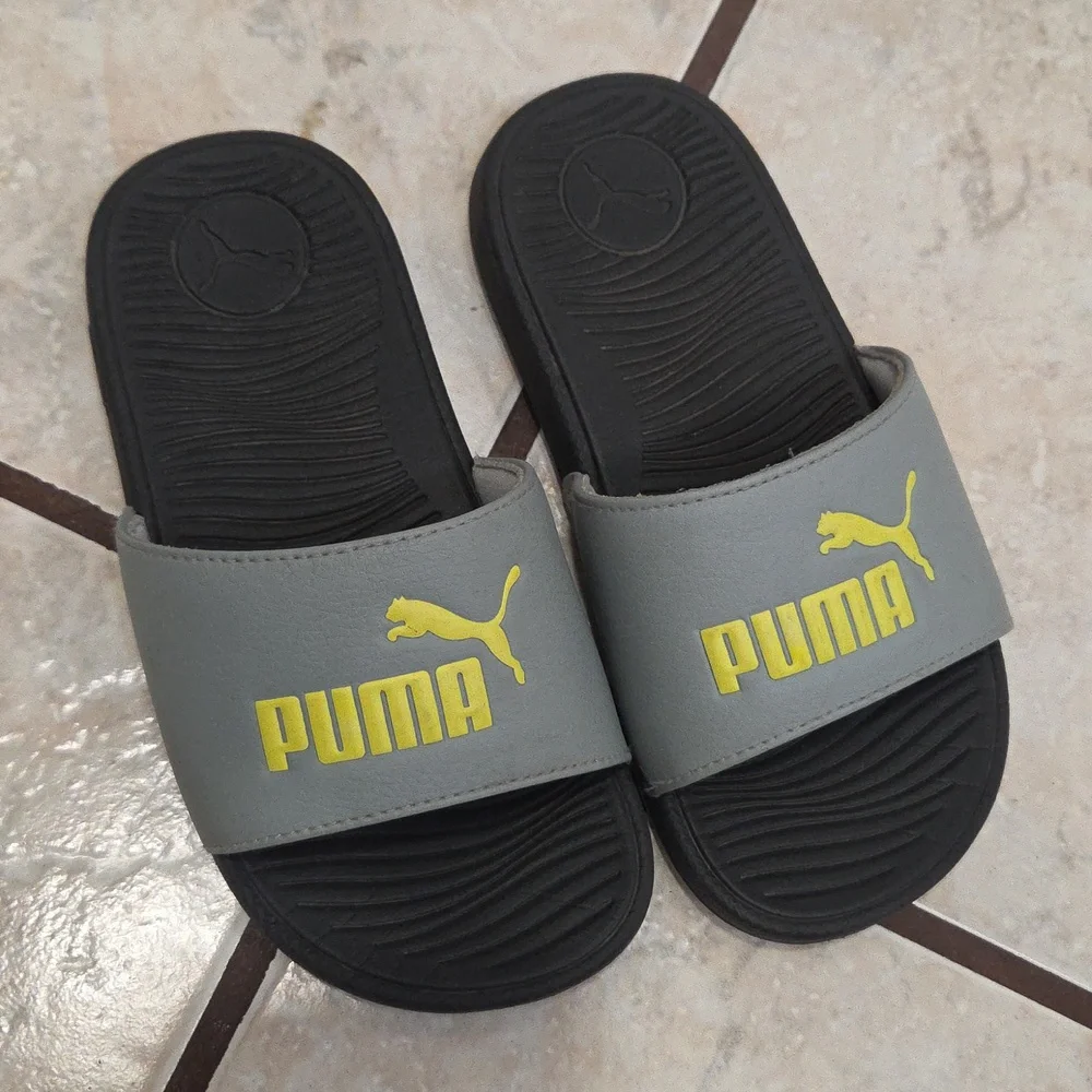 Kids Puma Slides Sandals Size 13C Pool Loungewear Sports Beach Vacation